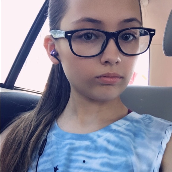 Meet your Posher, Tori - Picture 1 of 1